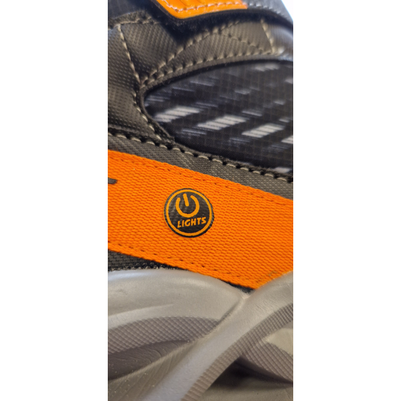 Хлопчачі високі зимові черевики SKECHERS-Twisted Brights black/orange Хлопчачі високі зимові черевики SKECHERS-Twisted Brights black/orange -